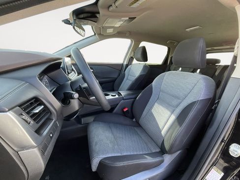 Used 2023 Nissan Rogue SV image 9