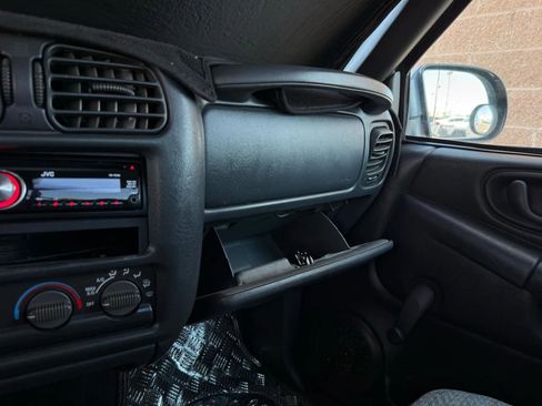 Used 2002 Chevrolet S10 Pickup 2WD Regular Cab image 44