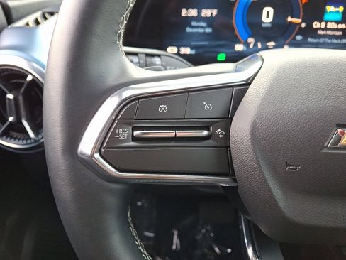 Used 2025 Chevrolet Equinox EV LT w/ Convenience Package image 21