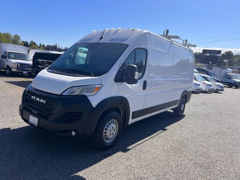 Used 2024 RAM ProMaster 2500 w/ Convenience Group FWD image 1
