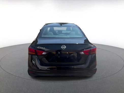 Used 2025 Nissan Altima 2.5 SV FWD image 12