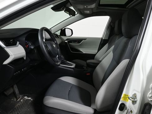 Used 2021 Toyota RAV4 XLE w/ Convenience Package AWD/4WD image 3
