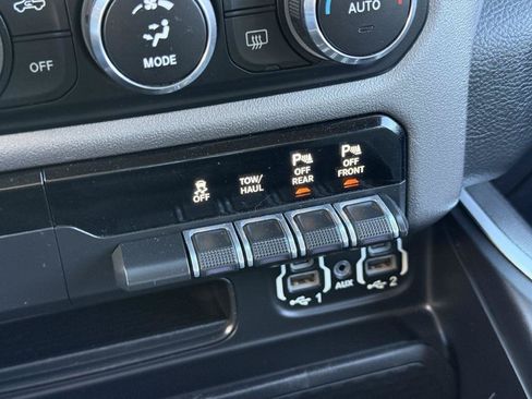 Used 2020 RAM 1500 Big Horn AWD/4WD image 30