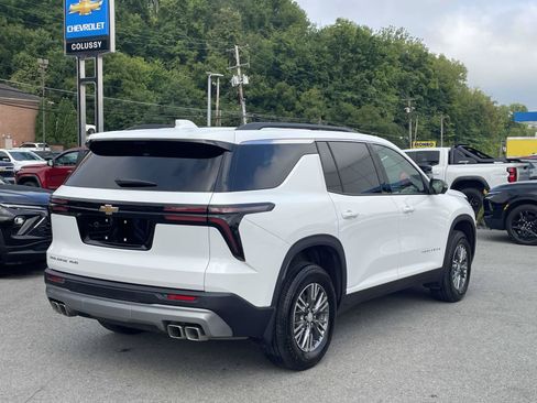 Certified 2026 Chevrolet Traverse LT w/ Driver Confidence Package AWD/4WD image 3