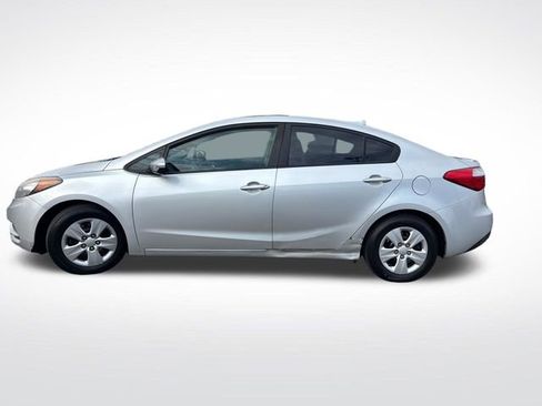 Used 2016 Kia Forte LX image 2