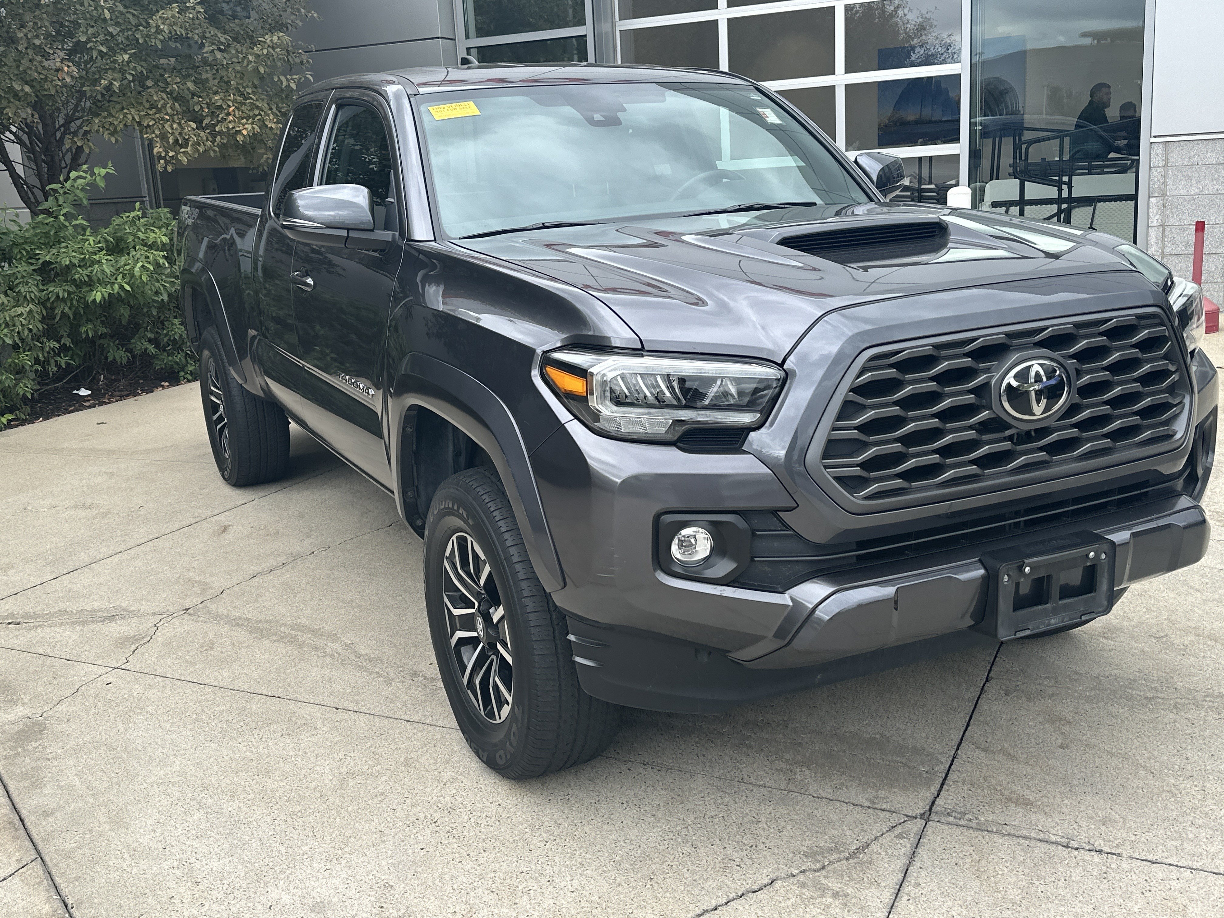 Used 2020 Toyota Tacoma TRD Sport AWD/4WD image 2