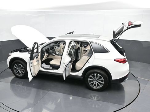 Used 2025 Mercedes-Benz GLC 300 4MATIC image 55