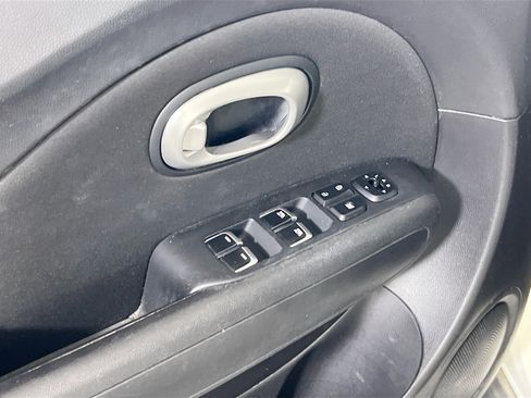 Used 2018 Kia Soul + FWD image 17