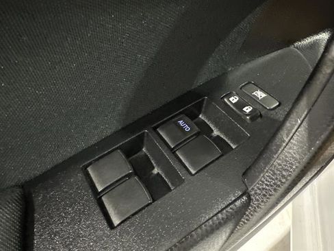 Used 2017 Toyota Corolla LE image 33