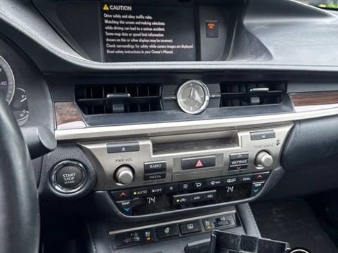 Used 2016 Lexus ES 350 w/ Luxury Package w/Wood Trim FWD image 10