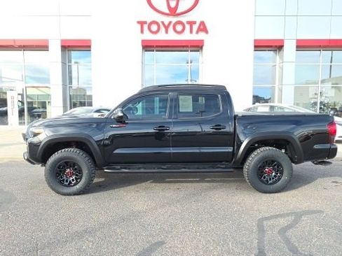 Used 2019 Toyota Tacoma Limited image 2