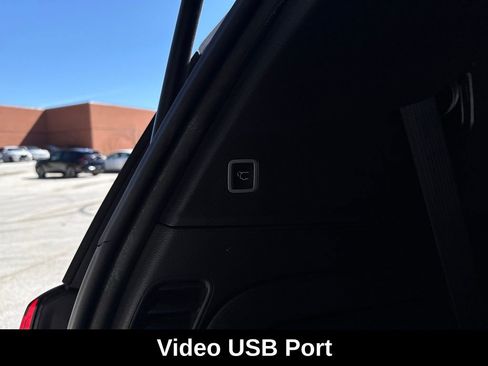 Used 2020 Chrysler Pacifica Limited image 36