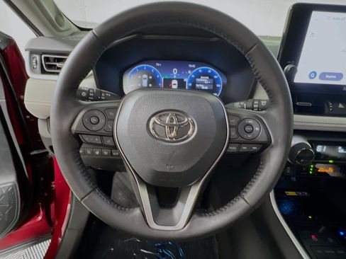 Used 2023 Toyota RAV4 Limited image 18