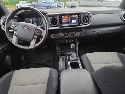 Certified 2020 Toyota Tacoma TRD Off-Road AWD/4WD image 19