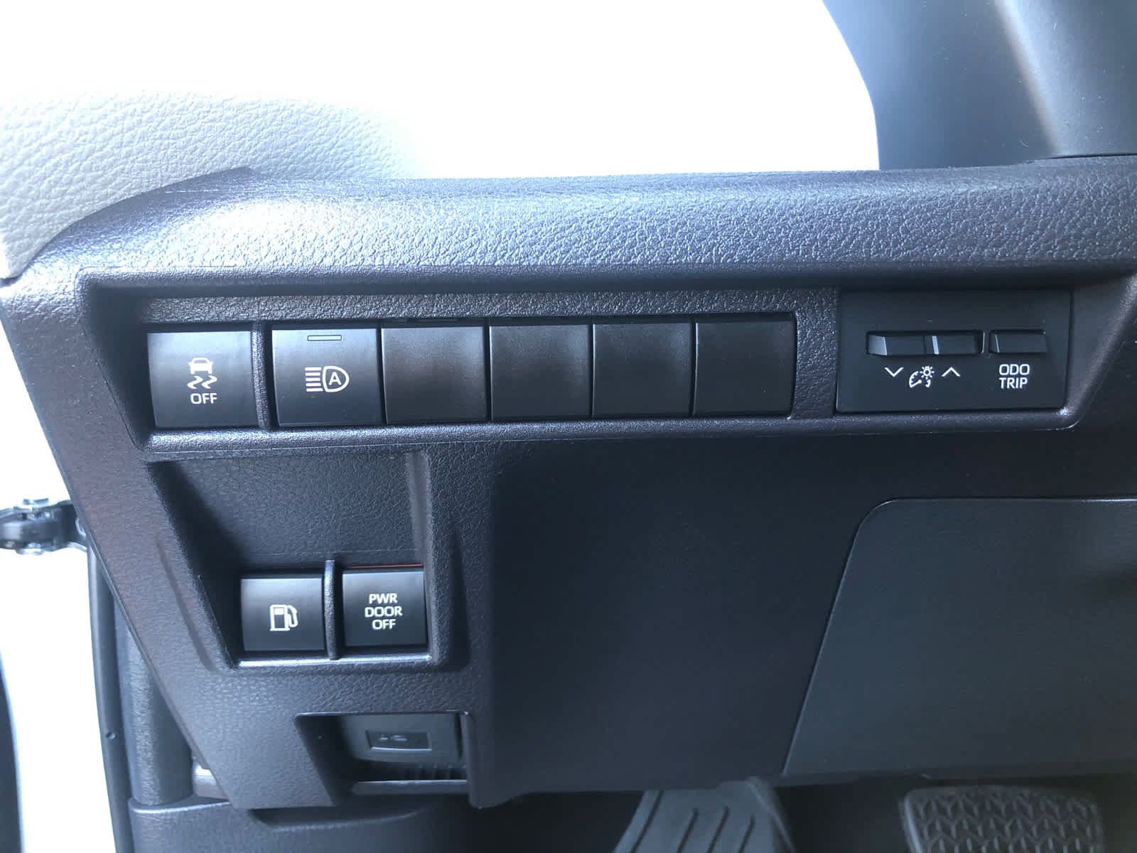 Certified 2025 Toyota Sienna LE w/ LE Plus Package FWD image 13