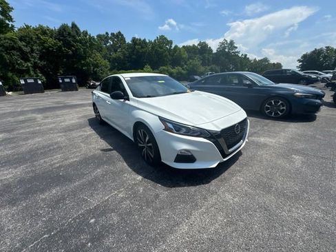 Used 2021 Nissan Altima 2.5 SR FWD image 2