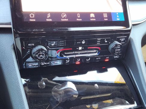 New 2025 Jeep Grand Cherokee L Limited image 14