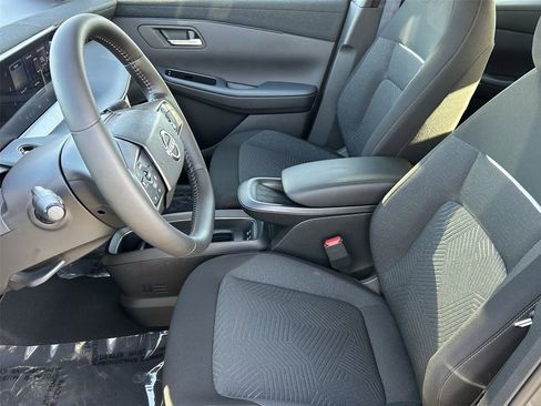 New 2026 Nissan Leaf FWD image 23