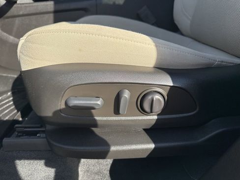 Used 2022 Chevrolet Traverse LT image 10