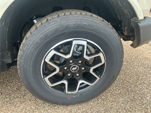 New 2026 Ford Bronco Outer Banks AWD/4WD image 9