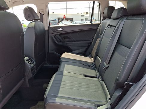 Used 2022 Volkswagen Tiguan SE AWD/4WD image 10