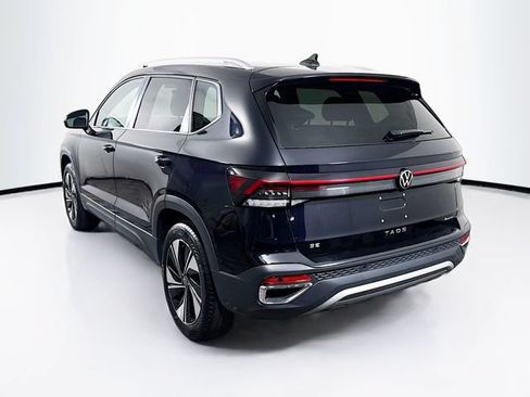 Used 2025 Volkswagen Taos SE AWD/4WD image 6