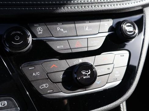 New 2026 Chrysler Pacifica Limited image 19