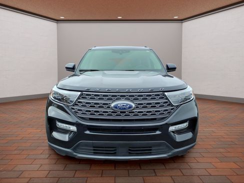 Used 2023 Ford Explorer XLT w/ Equipment Group 202A AWD/4WD image 3