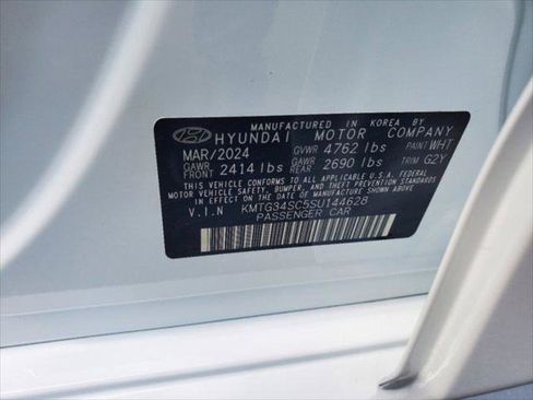 New 2025 Genesis G70 2.5T image 13