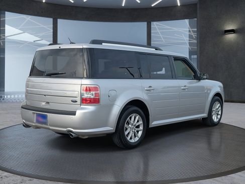 Used 2018 Ford Flex SE image 6