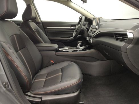 Used 2024 Nissan Altima 2.5 SR FWD image 21