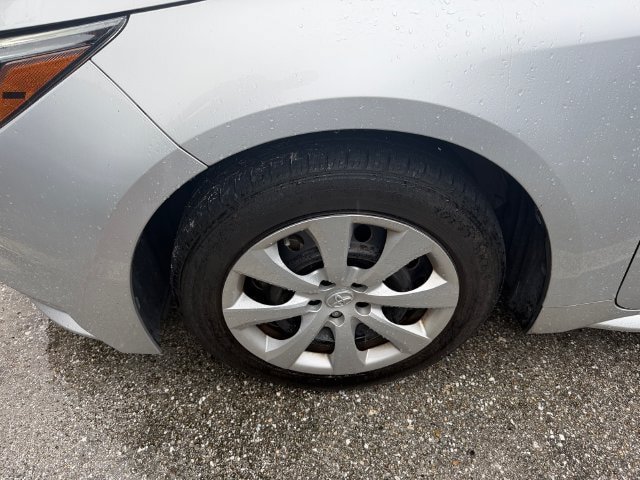 Used 2021 Toyota Corolla LE FWD image 5