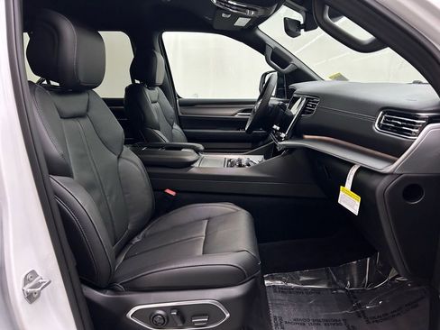 New 2026 Jeep Grand Wagoneer 4WD image 19