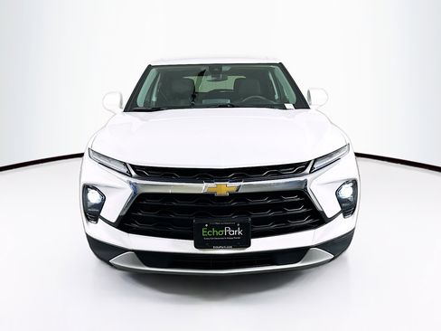 Used 2025 Chevrolet Blazer LT FWD image 2
