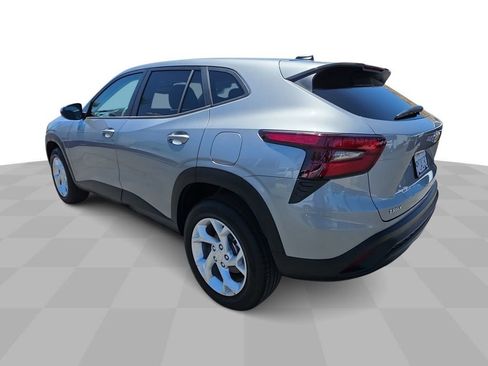 Used 2026 Chevrolet Trax LS w/ LS Convenience Package FWD image 6