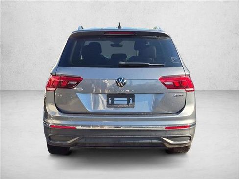 Used 2023 Volkswagen Tiguan SE w/ Panoramic Sunroof Package AWD/4WD image 6