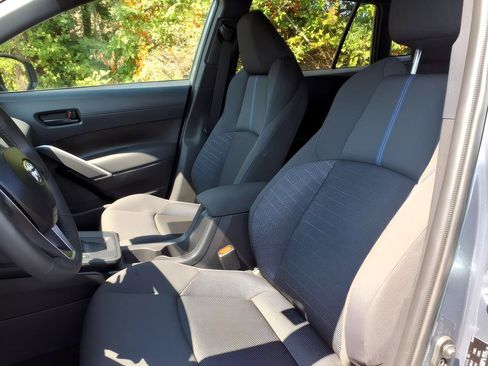 Used 2026 Toyota Corolla Cross AWD Hybrid w/ Moonroof Package image 15