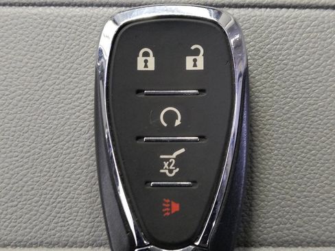 Used 2020 Chevrolet Traverse LT FWD image 32