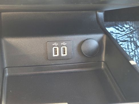 Used 2020 Ford Fusion SE image 26