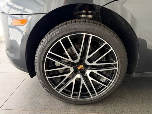 Certified 2026 Porsche Macan AWD/4WD image 10