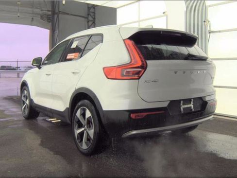 Used 2025 Volvo XC40 B5 Core image 5