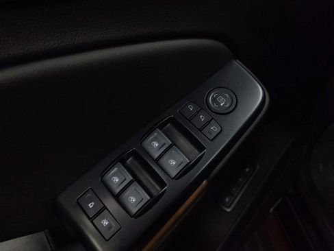 Used 2020 GMC Yukon Denali w/ Denali Premium Package image 12