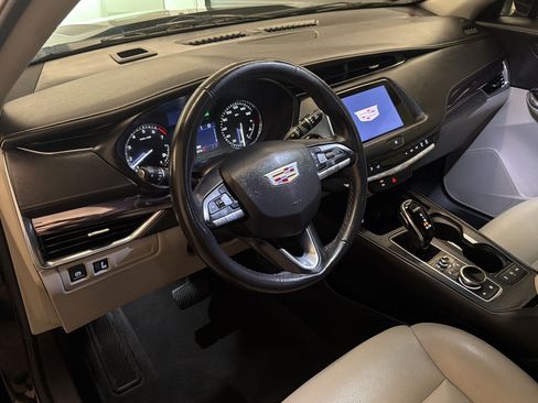 Used 2021 Cadillac XT4 Luxury FWD image 4
