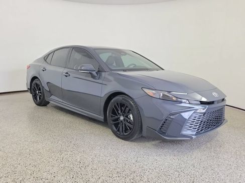 Used 2025 Toyota Camry SE w/ Convenience Package FWD image 4