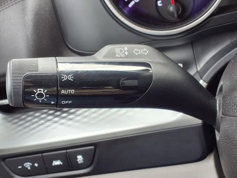 Used 2024 Kia Carnival LX image 15