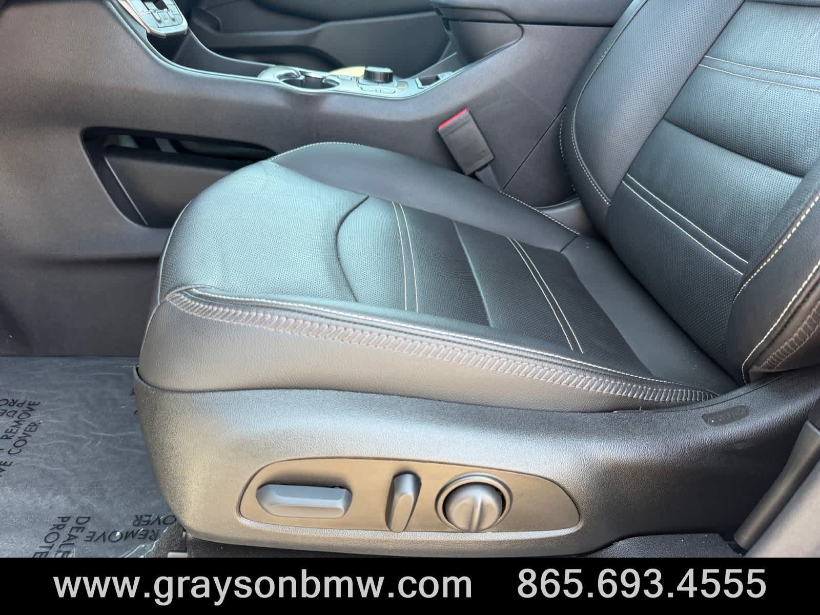 Used 2023 GMC Terrain Denali w/ Denali Premium Package AWD/4WD image 11