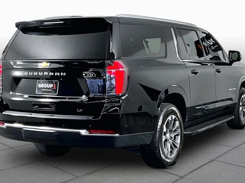 Used 2026 Chevrolet Suburban LT RWD image 13