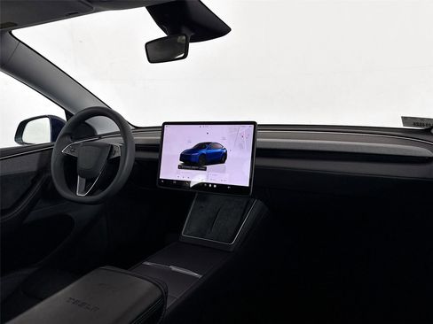 Used 2026 Tesla Model Y 2WD image 19