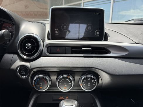 Used 2018 FIAT 124 Spider Classica w/ Technology Group RWD image 17