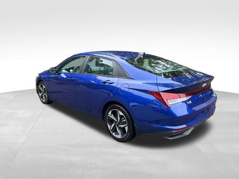 Used 2023 Hyundai Elantra SEL w/ Convenience Package FWD image 3